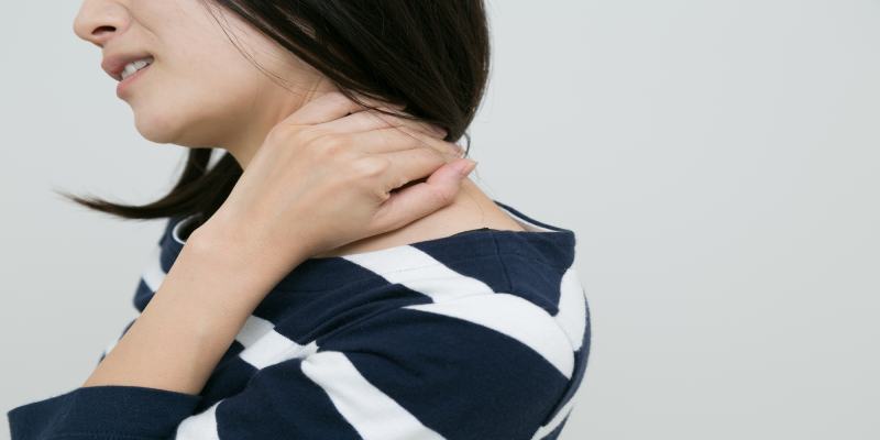 交通事故のむちうちで弁護士に依頼するメリットは？弁護士特約の使い方や疑問点を解説